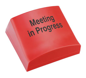 CANFORD STUDIO LEUCHTSCHILD, roter Gehäusedeckel, "Meeting in progress"