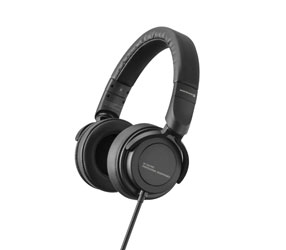 BEYERDYNAMIC DT 240 PRO HEADPHONES 34 ohms, closed back, coiled cable