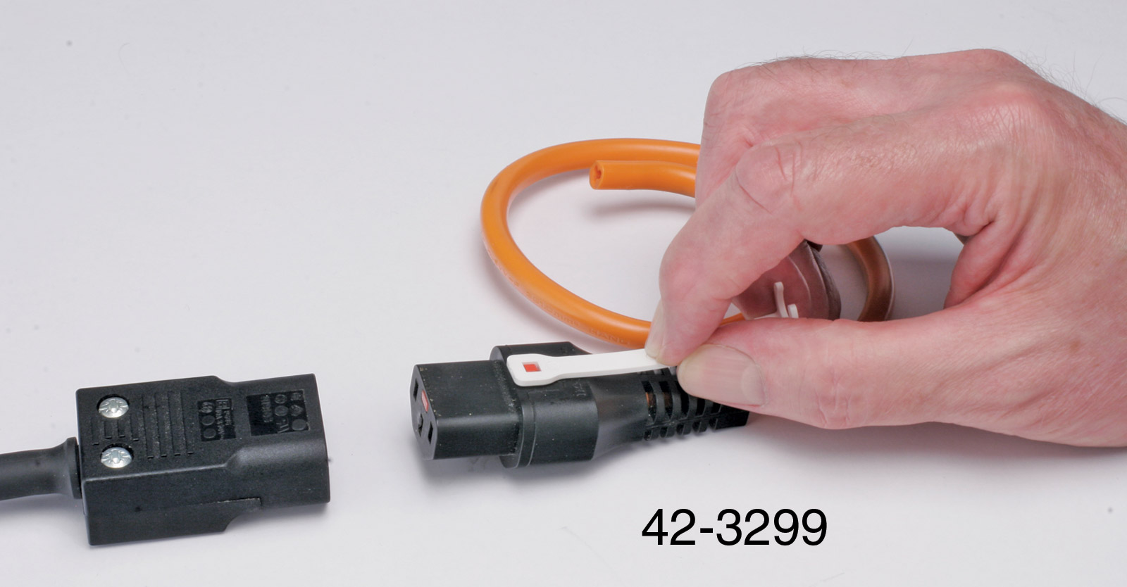 AC-IEC-Stecker mit Verriegelung - mit Schalter